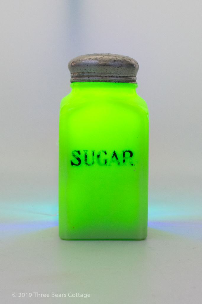 https://www.3bcshop.com/images/thumbs/0013115_jeannette-jadeite-green-glass-sugar-shaker.jpeg