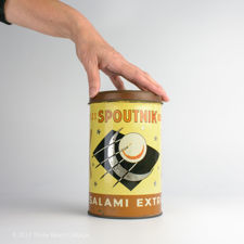 Size demonstration of Spoutnik Bierworstjes Cigares Salami Tin