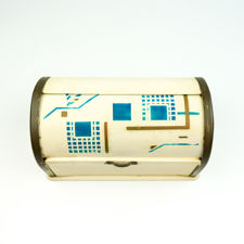 Overhead view of an Art Deco 1930s German Metal Spritzdekor Biscuit Tin