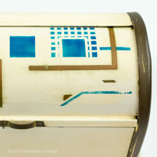 Close up view of paint damage on the Art Deco 1930s German Metal Spritzdekor Biscuit Tin